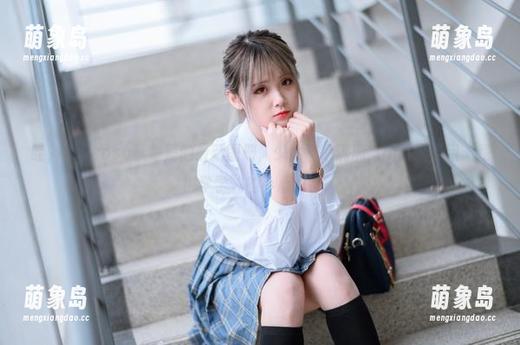 哇，Akisoso秋楚楚的最新图册，少女气息满满，随时想要用“我也学学”的小心思了。
