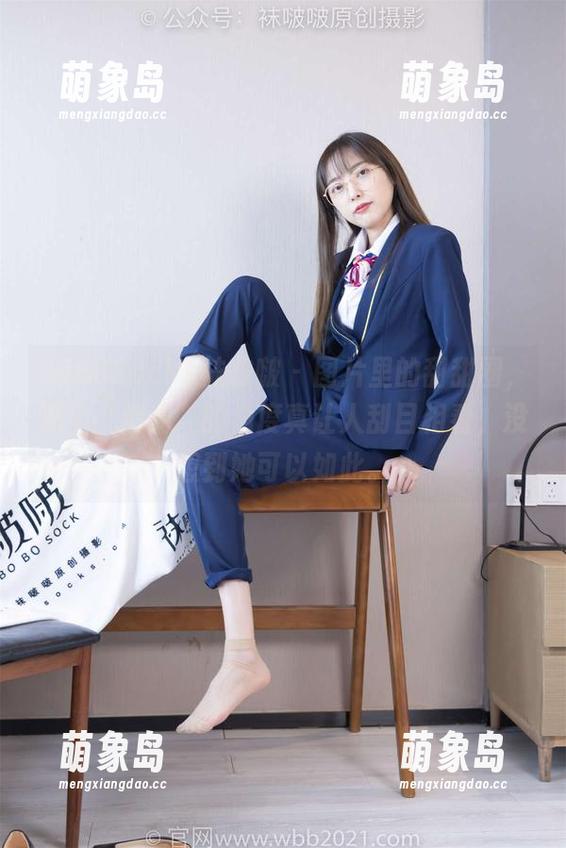 BoBoSocks袜啵啵 - 图片里的甜甜圈，那个“清纯”的角度真让人刮目相看，没想到她可以如此。