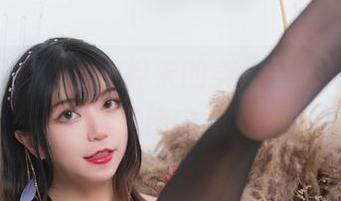 我发现了，Leah梓未的美足合集居然能让我在思绪中漫游。