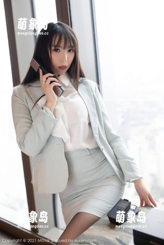 MiStar魅妍社 - 套图里的FoxYini孟狐狸，任性地玩弄无圣光和丝袜，这波操作绝了。
