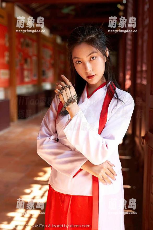 MiiTao蜜桃社 - 当梦乃Mandy在家穿着拖鞋，原图无意间记录了这份宁静，拖鞋是我的最爱。