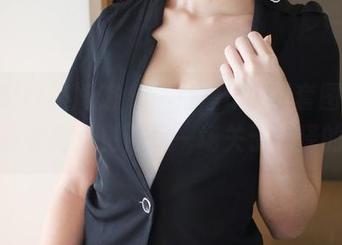 MyGirl美媛馆 – 这组唐琪儿il套图，不止是连衣裙，更像是一场关于选择的思考