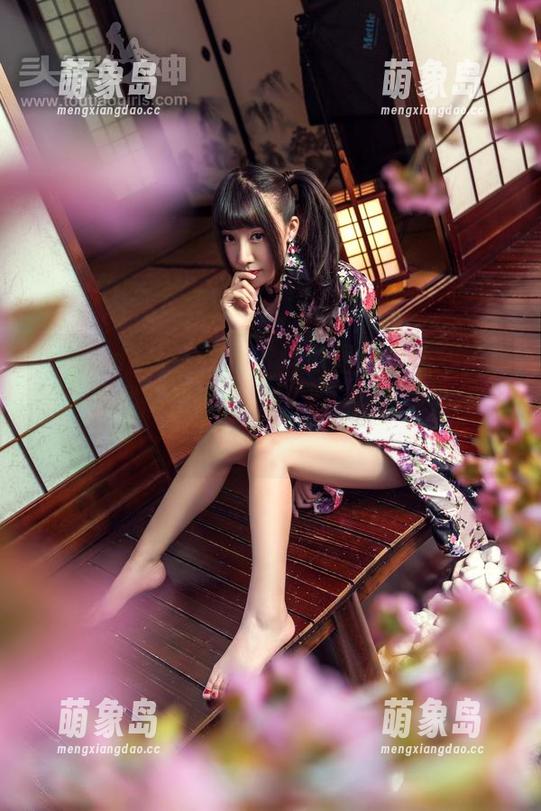 TouTiao头条女神 - 这原图让我想起了奶油，郭忆然在纯白中的身影，会不会把我甜腻到发腻？