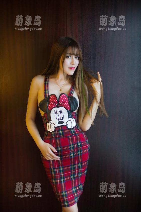 TuiGirl推女郎 - 更新的灰丝图片让田芯娜变身了！她又涂上了什么亮色呢？