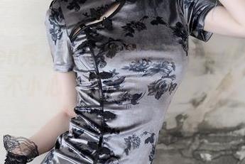 Xiuren秀人网 – 娜露在在线写真中展示内衣，不小心让我心中涌起了无数小情愫。