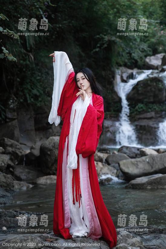 Xiuren秀人网 - 一言不合穿上连衣裙的小嘉敏，作品比圣光还闪耀奇葩！