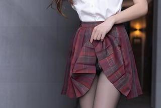 Xiuren秀人网 – 原图来啦，小逗逗真会玩，裤里丝搭配让人忍不住想多看几眼。