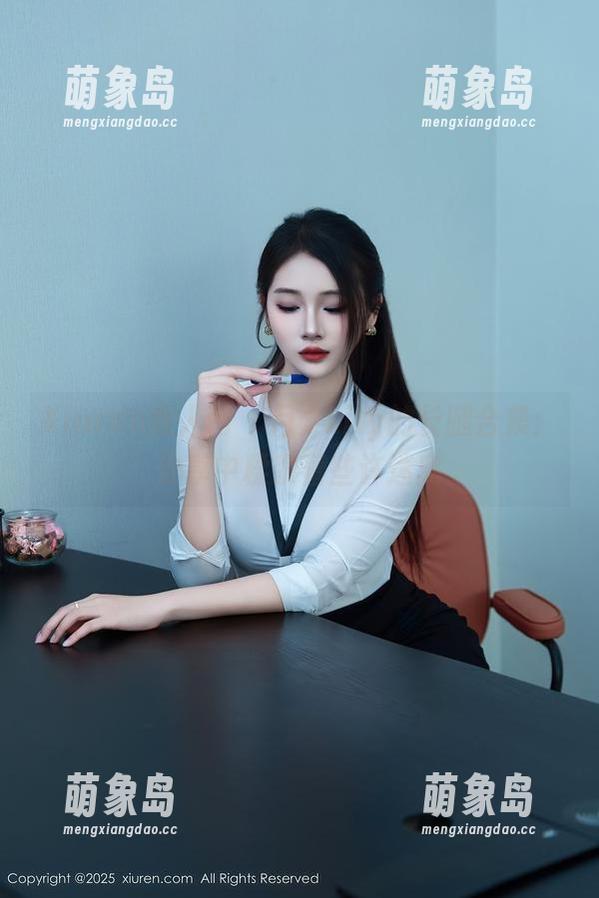 Xiuren秀人网 - 月夕Lily的长腿合集：分享中糅杂着些许迷离