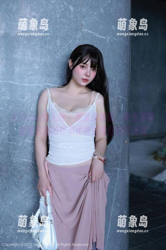 Xiuren秀人网 - 家里没事做，突然发现盼盼已鸠的作品比我家餐厅的灯还亮