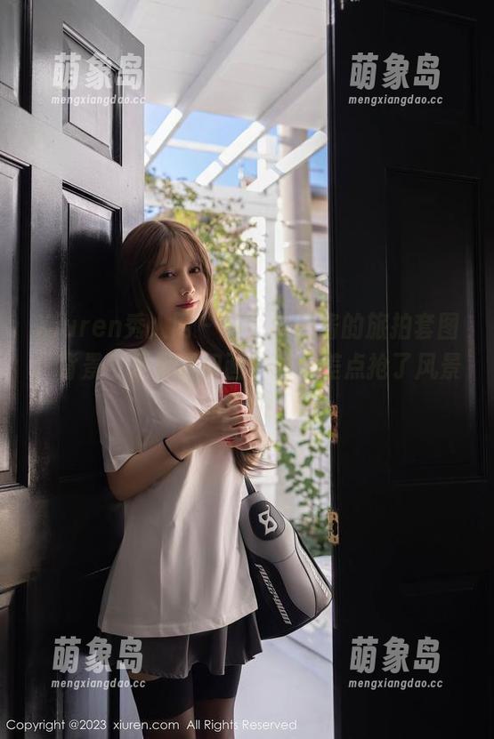 Xiuren秀人网 - 看，薇薇酱的旅拍套图，背景可是风景如画，她却差点抢了风景的风头。