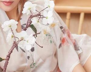 YouMi尤蜜荟 – 最新照片：看到合法萝莉，这间办公室不过是个美丽背景？