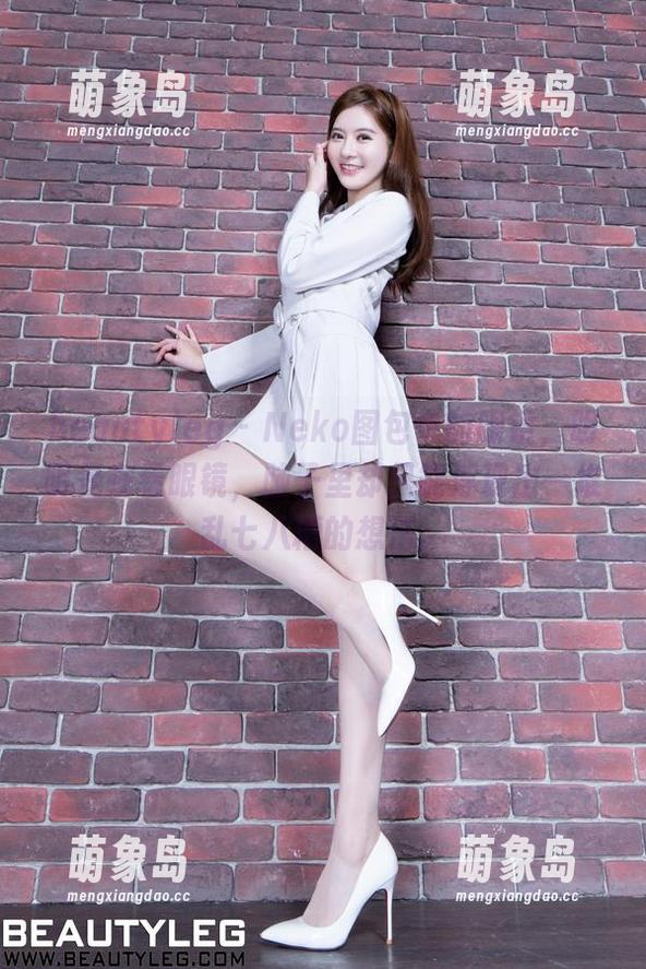 beautyleg - Neko图包中的眼镜，明明是在看眼镜，脑子里却只能浮现出一堆乱七八糟的想法。