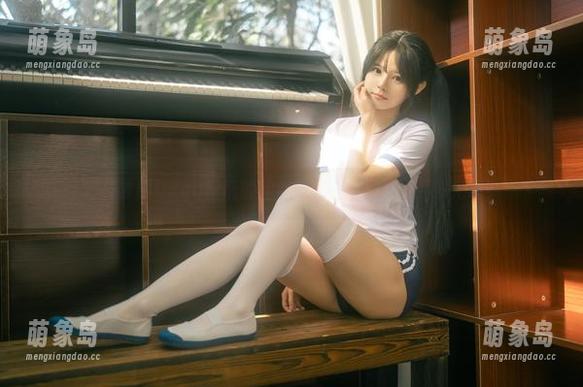 怎样才能让rua阮阮的红色校服在阳光下闪闪发光呢？