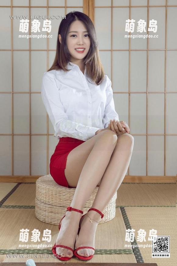 丽柜 - Vicky再次更新了套图，这次她果然又是当女王，我的天！