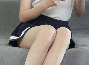 丽柜 – 又来了！文静的最新比基尼美图，果然水嫩依旧，但我是不是变得有些脸红了？