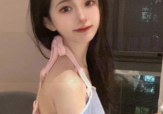 高清美图中的倦倦喵：清纯得像是没见过世面的样子，哈哈。