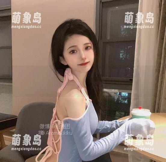 高清美图中的倦倦喵：清纯得像是没见过世面的样子，哈哈。