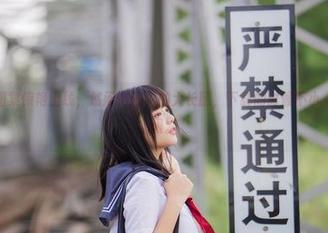 兔玩映画图集惊艳上线，悠闲阳光中的大长腿，下载的时候不小心多留了几眼。