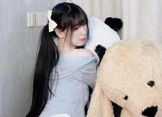 微密圈 – 谈论“内衣”的边界——十万口草莓粥粥的裤里丝合集，显然突破了。