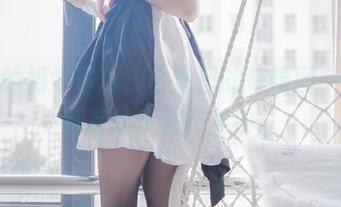 南鸽的奶牛写真，合集里的每幅图，似乎都有故事藏在其中。