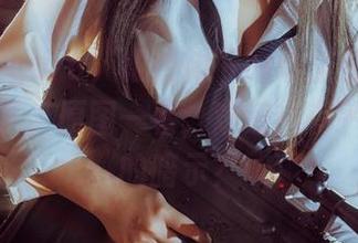 古川kagura，银杏树下的动静都被你记录下来了，原图一看，难道还有平行宇宙的暗示？
