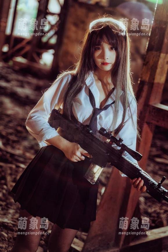 古川kagura，银杏树下的动静都被你记录下来了，原图一看，难道还有平行宇宙的暗示？