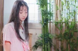 看！喵糖映画又放大招了，红裙美女图包每一张都像有故事。