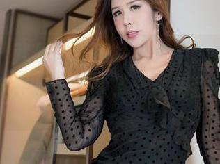 嗲囡囡 – 就是这张照片，史雯Swan的女孩气质实在是太抓人了，看得我真想聊聊。