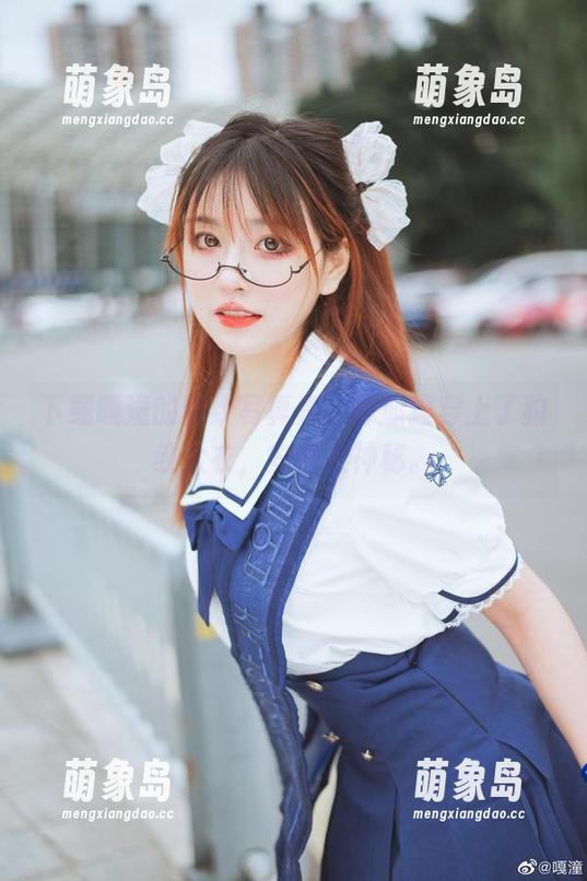 下载嘎潼的豹纹写真集，像狐狸穿上了豹纹大衣，安静又神秘。