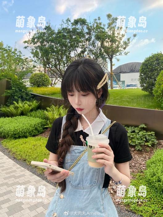 大肉丸Amiee 婚纱分享:大肉丸Amiee的裙子大到可以藏下一季的懒散!