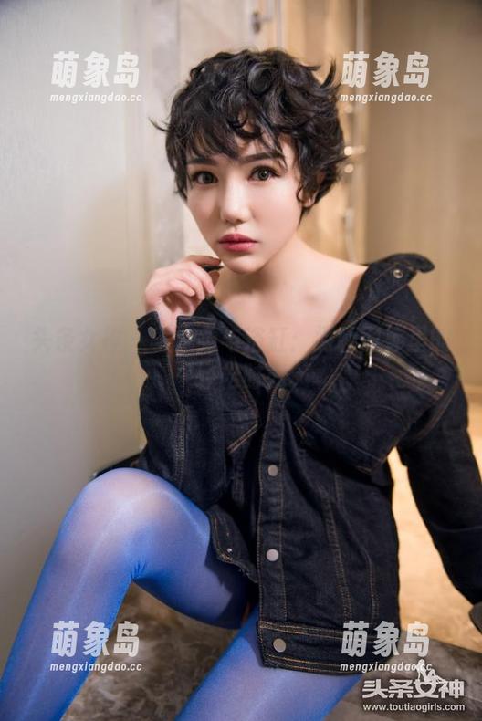 头条女神-李温柔 头条女神 - 李温柔与浴缸:闲聊图库里的轻松时光