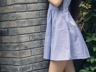 头条女神 – 圣诞不只是树，还有火儿的图库：你下载吗，哈哈！
