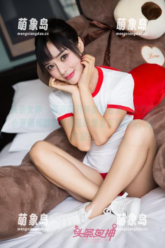 头条女神-钟晴 头条女神 - 每次翻开钟晴的合集,就觉得小萝莉和御姐这组搭配像是互相探头,啥情况?