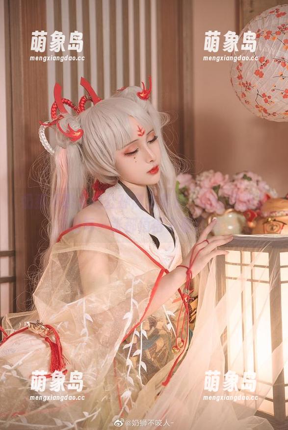 奶狮不咬人的公孙离太带感，cos图册里的每一张都值得多看几遍