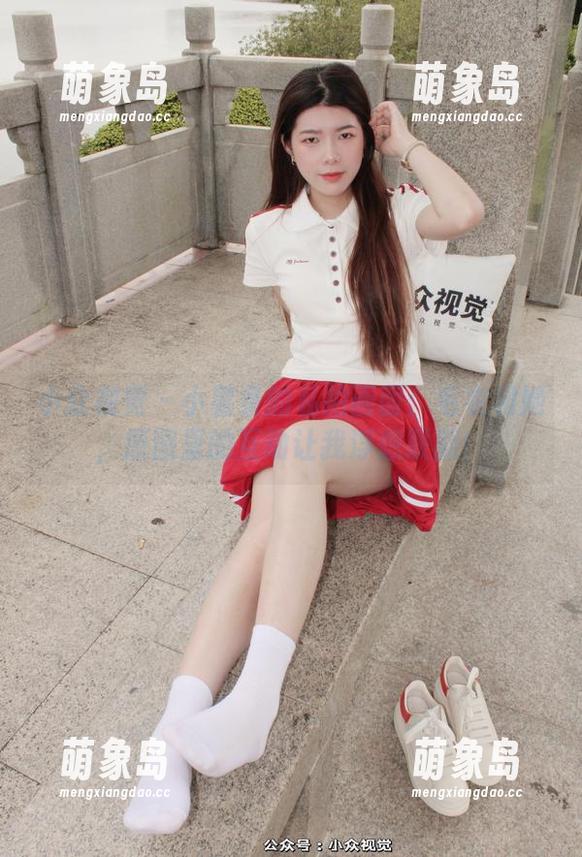 小众视觉 - 小薯条的私拍画面：毛衣和她，原图里的互动让我浮想联翩！