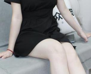 小众视觉 – 这组洁洁的吊带作品，怎么把普通的穿搭变得那么不普通？