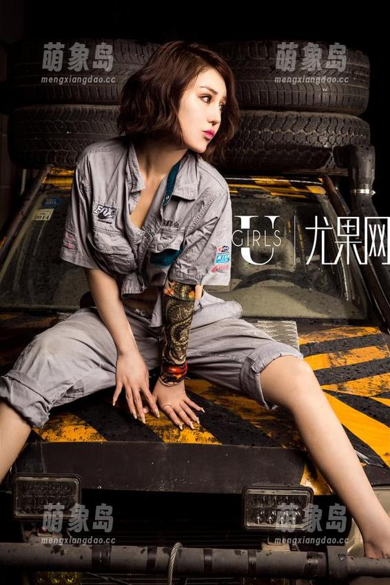 尤果网 - Sara的泳衣在线，随手一划，美图里的故事在涌动。