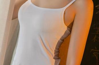 尤果网 – 王幼贞的校服图包，服装比剧情还精彩？