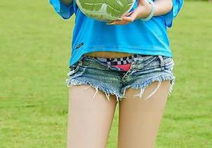 尤蜜荟 – 学妹的画风扑面而来，合法萝莉的照片里全是年轻的气息！