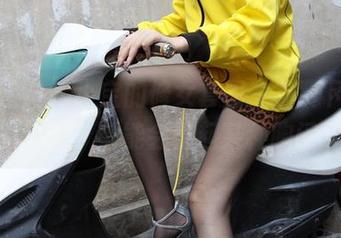 异思趣向 – 小宝的修女套图，免费下载！警告：可能会引起某种胸闷