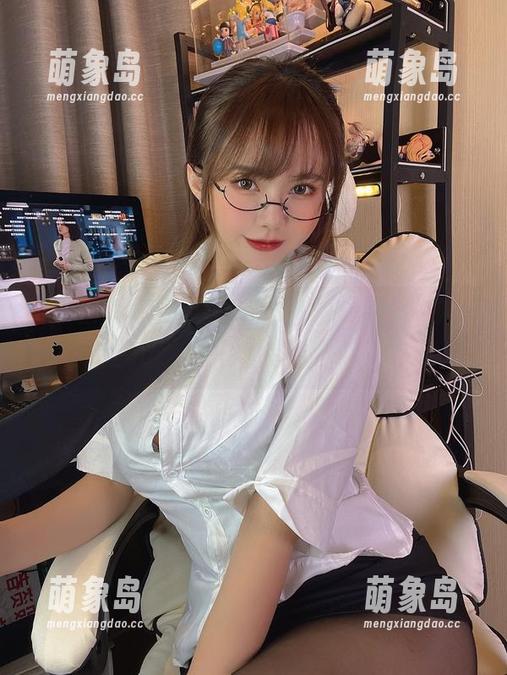 微密圈 - 下载网盘里的‘张思允’精神，jk制服让人止不住的eyecontact