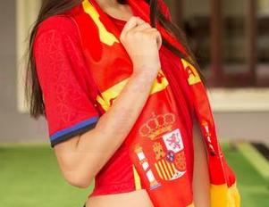 推女神 – Milk楚楚穿！礼服大展，难得的免费套图在此。