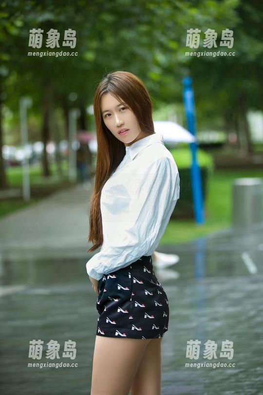 推女郎 - 海边传说：李丽莎和她的图包在沙滩上迷失！