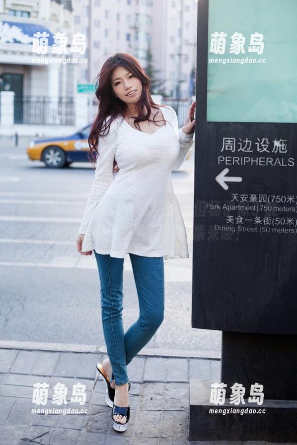 推女郎 - 短裤没啥特别的，但杨伊似乎能让它变得很有意思？图集来喽！