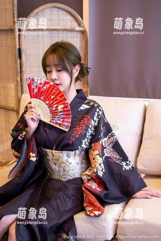 星颜社 - 这套装让李丽莎好像从美图里走出来的样子，果然墙上挂壁纸更合适。