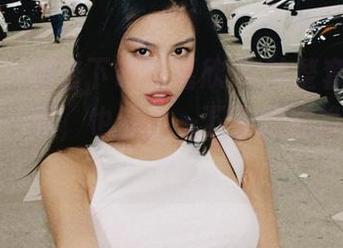 微密圈 – 点击下载李嘉欣97的整套图片，随便看一眼，也许会一下子想要换个发型？