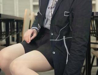 梦丝女神 – 魏婷婷的丝袜玉足原图合集，楼下的风景不太好，还是得继续关注一下这位女神。