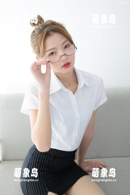 黑丝红格子裙合集，森萝财团的调皮艺术，敢不敢来一探究竟？