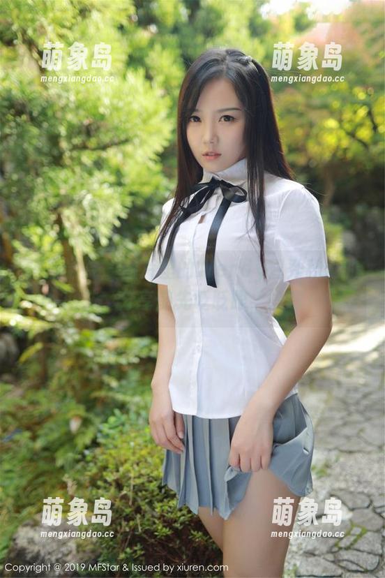 模范学院 - 图片里的Wendy智秀和她的网袜，分享前先眨眨眼，嘿嘿～