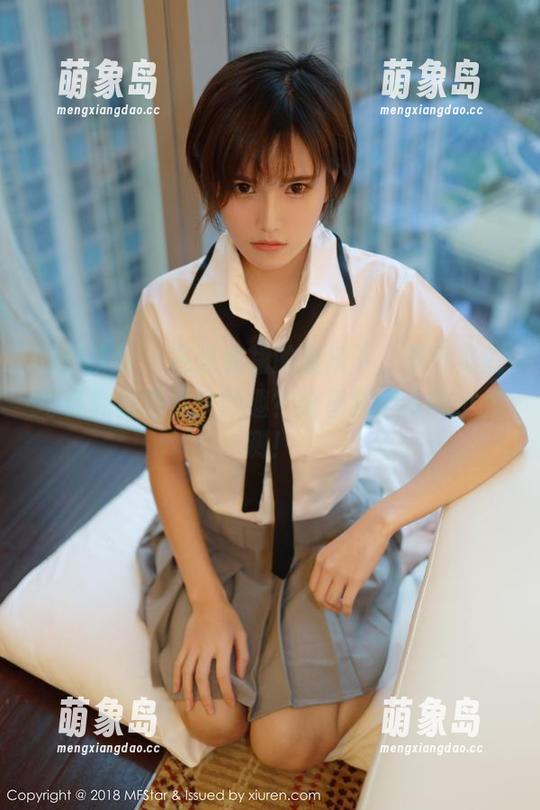 模范学院 - 在连衣裙的裹挟下，李可可的写真究竟有多少妙趣？分享我个人的小推测！
